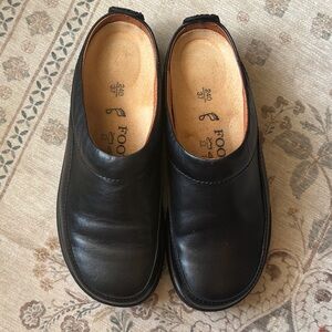 37 Footprints by Birkenstock Shoes in Black - used with little wear. See photos!